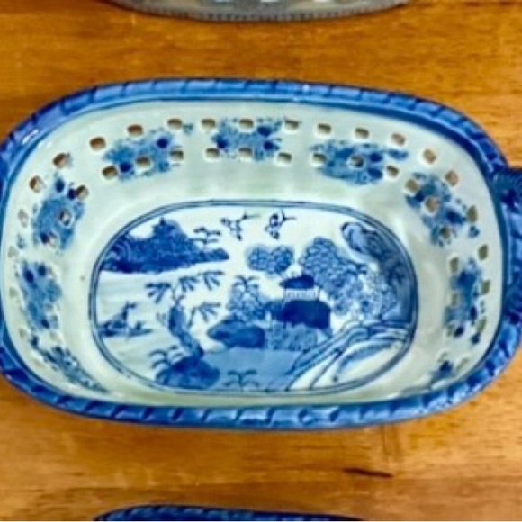 Variant Blue Willow Large Ironstone Twin Handled Bread Basket